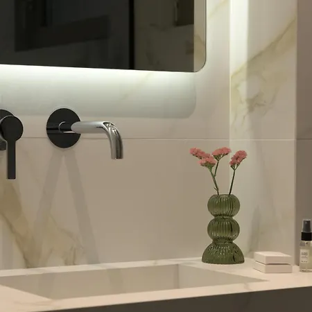 Leste Luxury Urban Living Premium